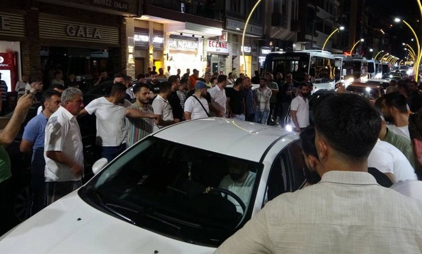Rize’de Başkanları Gözaltına Alınan Minibüsçüler Eylem Yaptı