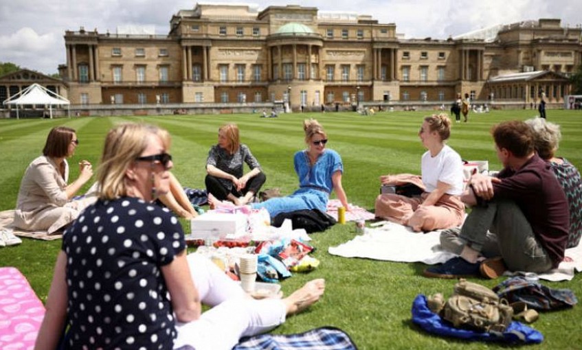 İngiltere tarihinde bir ilk: Sarayın bahçesinde piknik