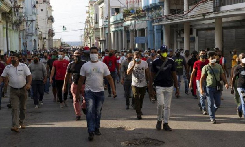 Küba'da devam eden protesto gösterilerinde bir kişi öldü, yüzlerce kişi kayıp
